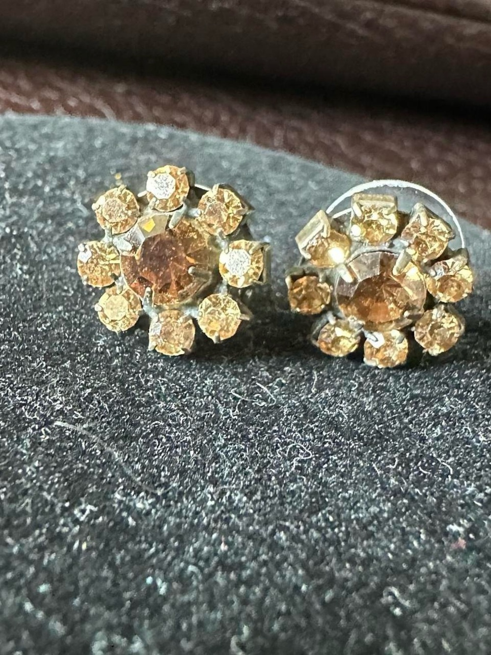 Vintage rhinestone flower stud earrings.